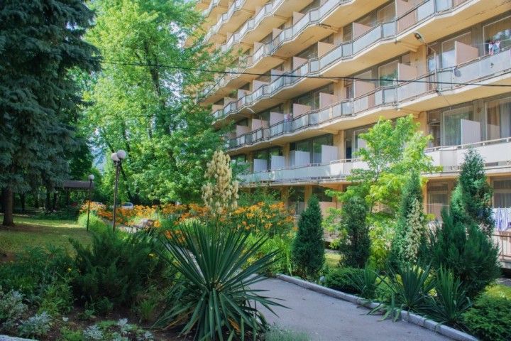 sanatorij-lesnaya-polyana-v-pyatigorske_3.jpg